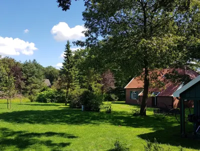 Cozy, detached vacation home with fireplace Hallenbad Wiesmoor 주변 호텔