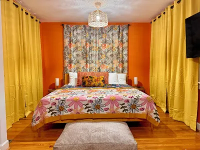 Bright & Cheerful-Near Restaurants, Coffee, & Large Park. King Bed Dogs Allowed Schnucks Hampton Village 주변 호텔
