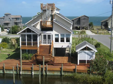 Artistic Canal Front Home with Lookout Deck - Stunning Tranquil Retreat