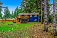 Dog-friendly bayfront home w/free WiFi, private washer/dryer, waterfont deck Hotels in der Nähe von Bremerton