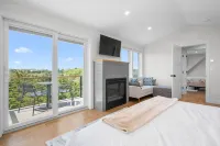 Central Air and Outdoor Living Space - Stunning Coastal Haven 차탐 호텔