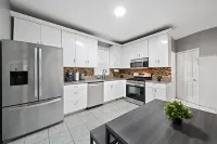Fully Equipped Kitchen and High-Speed Wi-Fi - Spacious Haven Hotels in Bayonne