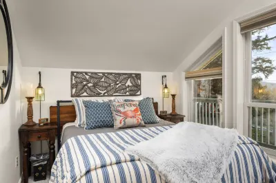 Breathtaking Bay Views and Fire-Pit Oasis - Stunning Coastal Retreat