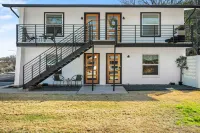 High-End Finishes and Private Outdoor Space - Chic Modern Haven Hotel a West Lake Hills