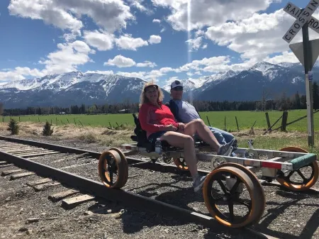 Mountain View Cottage, Walk Everywhere, Huge Fenced Yard