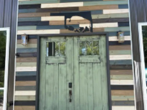 Bison Cabin with Hot Tub, Air Hockey & Pool Table, South of Norman Hotels in McClain County