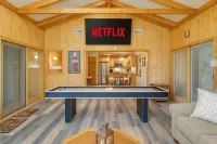 Ranch on Greenwood: Hot tub , fire pits, kayaks, Rafts, Bikes