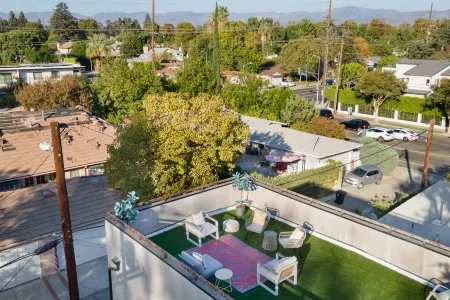 Rooftop Deck and Spacious Outdoor Areas - Elegant Haven