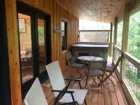 Cozy Retreat - Hot tub, WiFi, Tranquil Forest Setting Hotels in Wolfe County