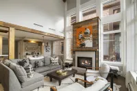 Breathtaking Views and Steps to Ski Lifts - Luxurious Mountain Haven