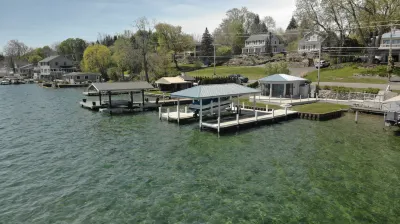 Hot Tub, Gourmet Kitchen and Dock - Luxurious Panoramic Retreat Hotels near Mayflowers Nursery & Garden