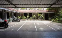 Grand Palace Hotel - Parkplatz