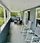 Remodeled Newfound Lake - home w/ water views sleeps 10- close to ski mountains!