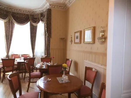 Menzies Guest House Отели рядом с достопримечательностью «Edinburgh Printmakers Workshop & Gallery»