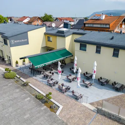 Hotel Santiny Hotels near King Cross Jankomir