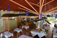 Merrils Beach Resort II - breakfast