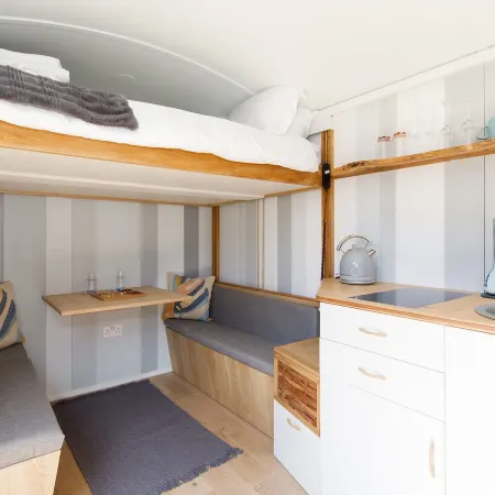 Gorgeous Shepherds Hut - Walk to Beach & Pub