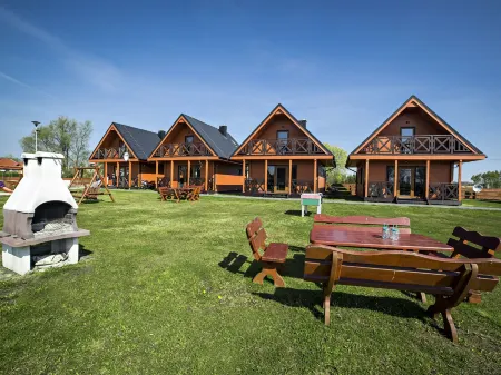 Lovely House Overlooking the Lake, Near the Sea, Ideal for 9 People Отели в г. Koszalinski