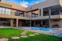 Escapade Lux Boutique Residence - Swimmingpools