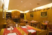Hostal Rural Salazar Hotels in Isaba