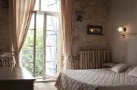 Les Huguets Отели в г. Биас