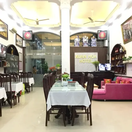 Xuan Hoa Hotel Отели рядом с достопримечательностью «Гора Нон Нуок»
