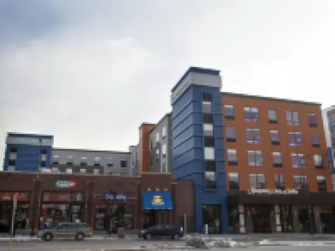 Hampton Inn & Suites St. Paul Downtown Hotels near Science Museum of Minnesota