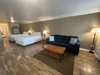 Clear Lake Cottages & Marina Hotels in Cobb