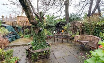 New Stylish 1 Bedroom Flat with Garden London