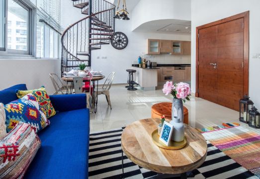 블리 & 스파셔스 1BR 로프트 인 두바이 마리나