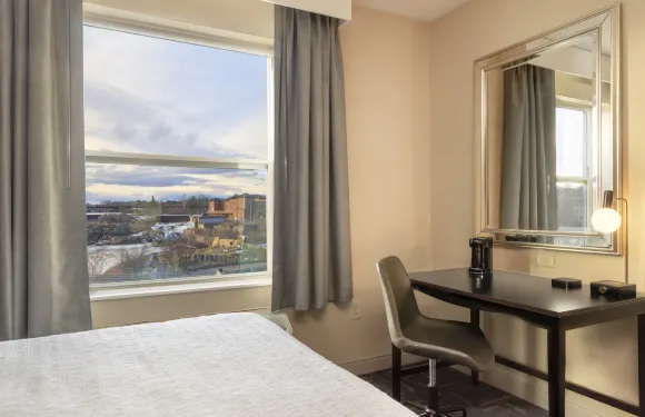 劉易斯頓路易斯頓-奧本歡朋酒店