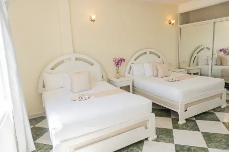 Hotel Checkin El Cortecito