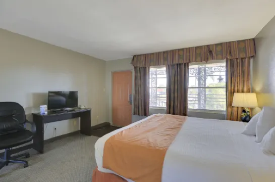 Econo Lodge St Petersburg Central