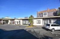 Garden Motel - Motels