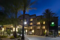 Holiday Inn & Suites Scottsdale North - Airpark Hotels in Scottsdale