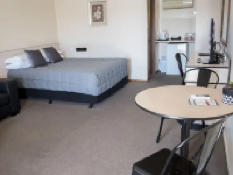 Highway Inn Motel Hotels in Hay