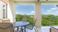 Well-Decorated 3rd-Floor Unit with Unique Designs and Mountainview in Coco