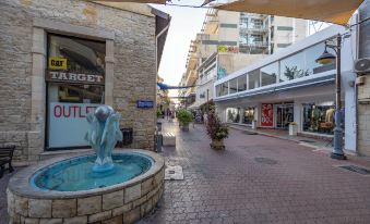 74 Prokymea- Steps from the Sea, Downtown, Balcony