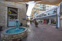 74 프로키메아 - 바다에서 몇 걸음, 다운타운, 발코니 있음 리마솔 호텔