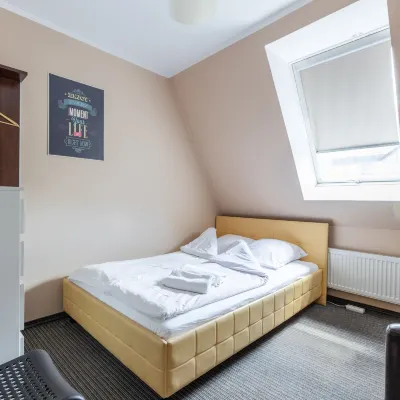 Shick Hostel Hotel dekat Opera Wrocław