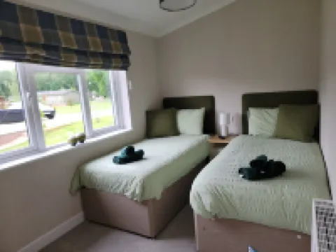 Luxury 2-bed Lodge in Routh, Sleeps 4 With Hot Tub Hotel a Beverley