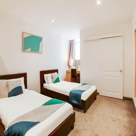 Snooze Hotel Отели в г. Корби