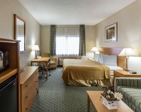 Quality Inn at Collins Road - Cedar Rapids Отели в г. Робинс