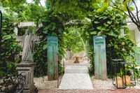 สตรอว์ แฮท ทูลุม