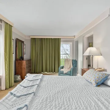 Top Floor Master Suite Bay View