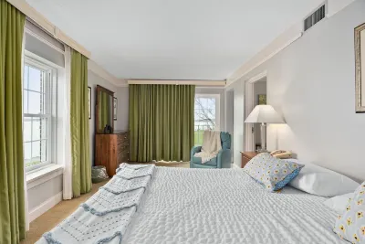 Top Floor Master Suite Bay View