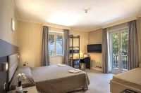 Grande Albergo Hotels near Via XXV Aprile