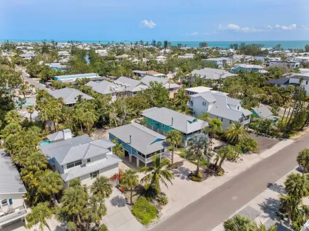 Escape to Anna Maria Island!
