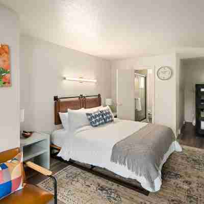 Hotel McCoy - Art, Coffee, Beer, Wine Rooms