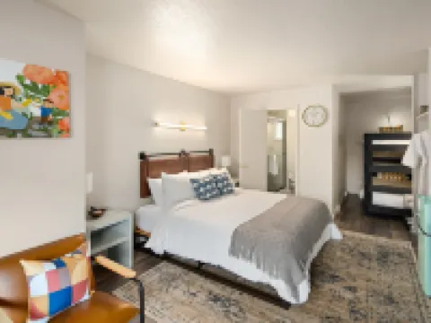 Hotel McCoy - Art, Coffee, Beer, Wine Hotels in Pullman